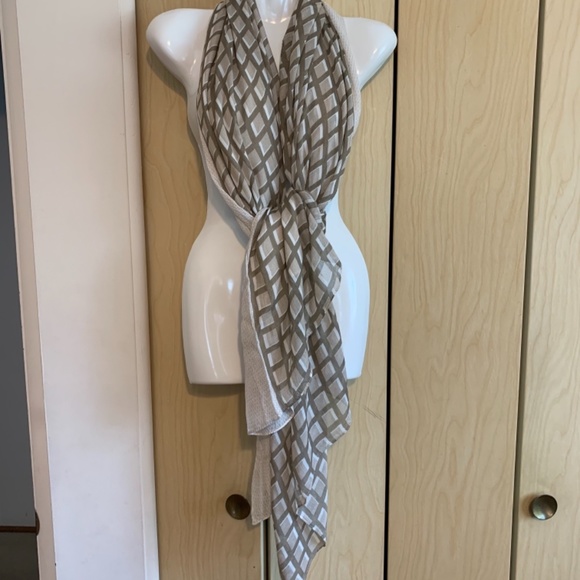 Ann Taylor Oversized Tan, Taupe, and Off White Dress Scarf - Picture 4 of 8